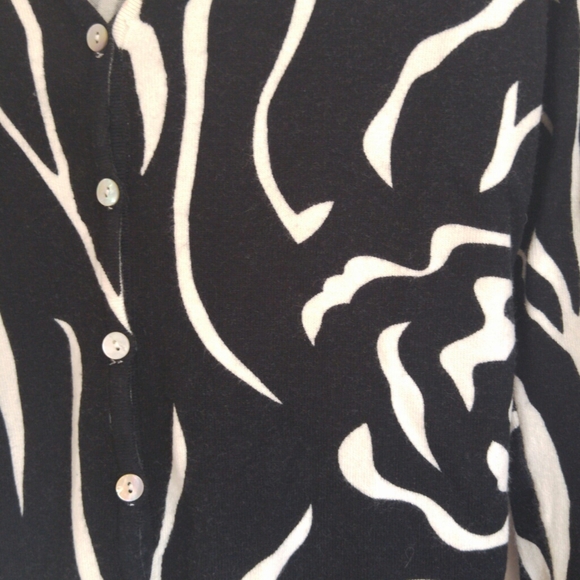 Animal Print, Stripes zebra, flower, tie dye look black & white sweater, small - Picture 2 of 8